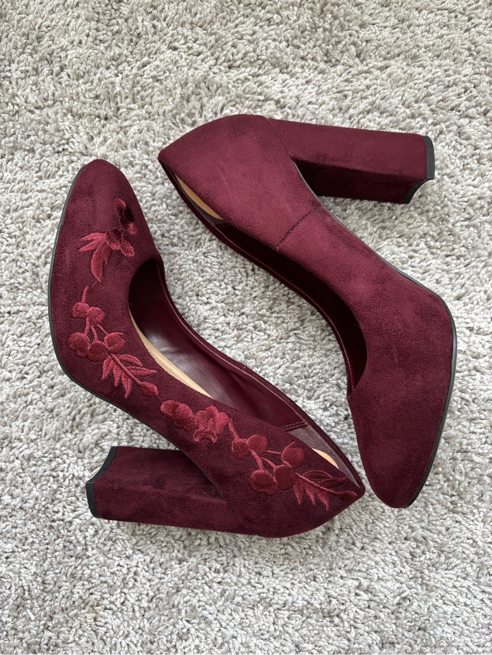 Y.Not? Burgundy Suede Embroidered Pointed Toe Block Heel Pumps - Picture 3 of 7